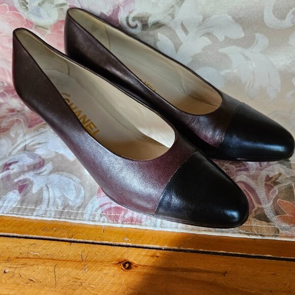 Vintage Chanel Brown and Black Pumps - Picture 3 of 7